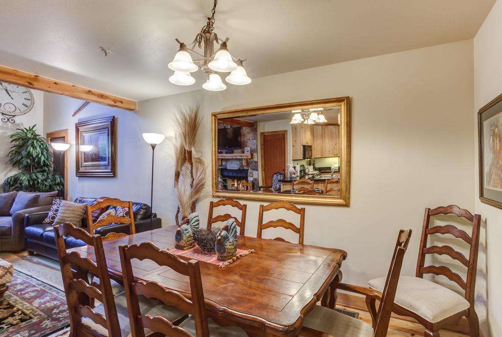 Portico Villa Park City Room photo