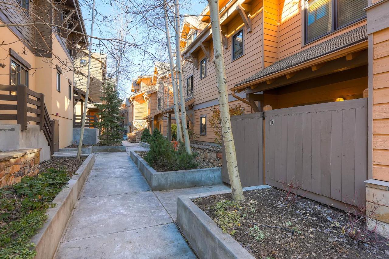 Portico Villa Park City Exterior photo